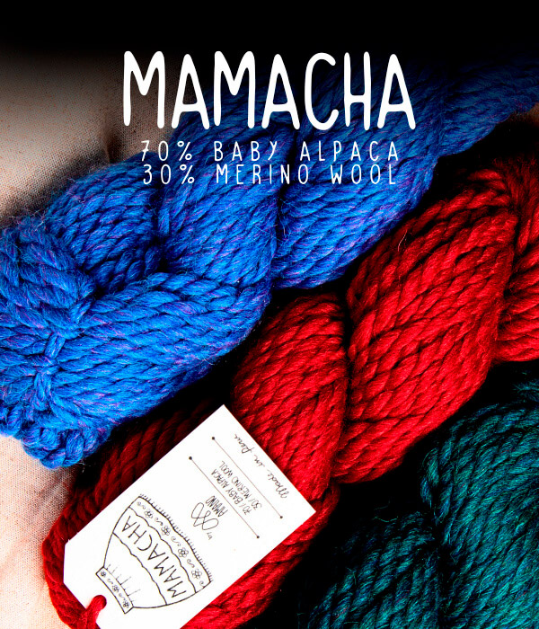( Mamacha en colores profundos, resaltando su textura y suavidad.)